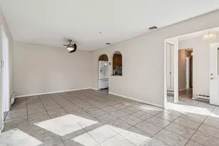 5 Fredricksburg Ct, Coram, NY 11727 - Photo 3