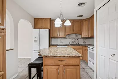 5 Fredricksburg Court, Coram, NY 11727 - Photo 11