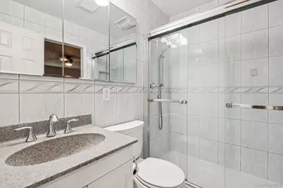 5 Fredricksburg Court, Coram, NY 11727 - Photo 11