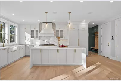 150 Milburn Lane, East Hills, NY 11577 - Photo 5