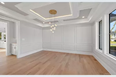 150 Milburn Lane, East Hills, NY 11577 - Photo 3