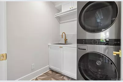 150 Milburn Lane, East Hills, NY 11577 - Photo 23