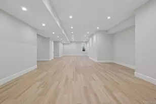 150 Milburn Ln, East Hills, NY 11577 - Photo 25