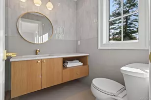 150 Milburn Ln, East Hills, NY 11577 - Photo 21