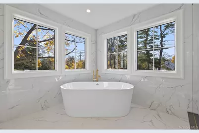 150 Milburn Lane, East Hills, NY 11577 - Photo 17