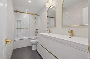 150 Milburn Ln, East Hills, NY 11577 - Photo 19
