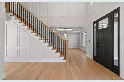 150 Milburn Lane, East Hills, NY 11577 - Photo 11