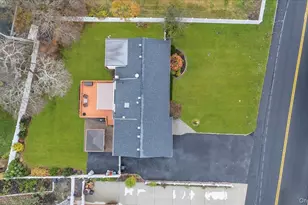 1321 Manor Ln, Bay Shore, NY 11706 - Photo 29