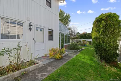 89 Nottingham Road, Manhasset Hills, NY 11040 - Photo 29