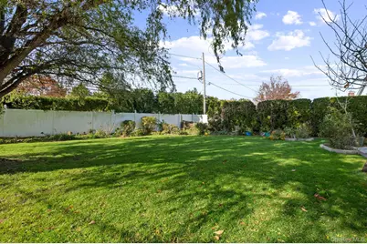 89 Nottingham Road, Manhasset Hills, NY 11040 - Photo 35