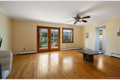 89 Nottingham Road, Manhasset Hills, NY 11040 - Photo 13