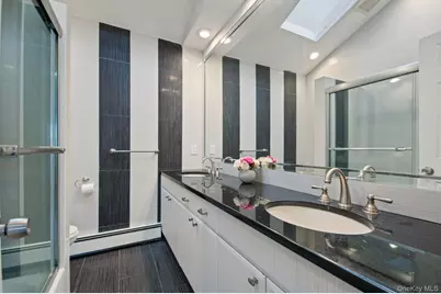 89 Nottingham Road, Manhasset Hills, NY 11040 - Photo 23