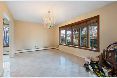 89 Nottingham Road, Manhasset Hills, NY 11040 - Photo 5