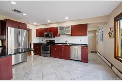 89 Nottingham Road, Manhasset Hills, NY 11040 - Photo 7