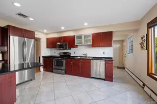 89 Nottingham Rd, Manhasset Hills, NY 11040 - Photo 7