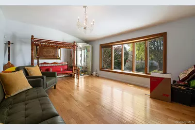 89 Nottingham Road, Manhasset Hills, NY 11040 - Photo 15