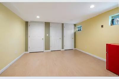 89 Nottingham Road, Manhasset Hills, NY 11040 - Photo 31