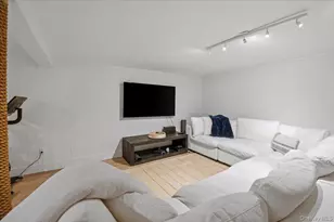 19 Sideview Dr, Oyster Bay, NY 11771 - Photo 29