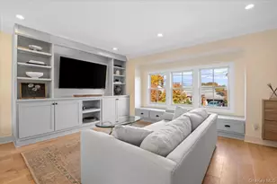 19 Sideview Dr, Oyster Bay, NY 11771 - Photo 5