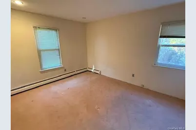 19 Carriage Road, Roslyn, NY 11576 - Photo 11