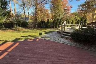 19 Carriage Rd, Roslyn, NY 11576 - Photo 35