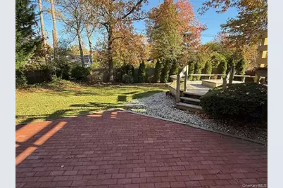 19 Carriage Road, Roslyn, NY 11576 - Photo 17