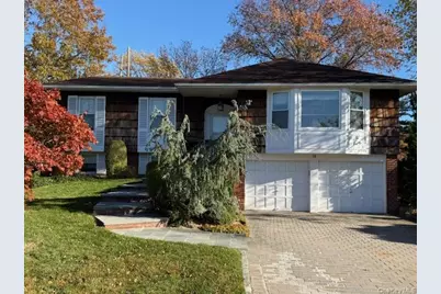 19 Carriage Road, Roslyn, NY 11576 - Photo 1