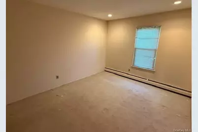 19 Carriage Road, Roslyn, NY 11576 - Photo 25