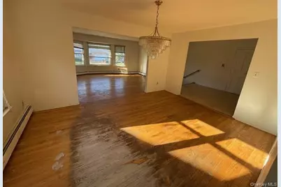 19 Carriage Road, Roslyn, NY 11576 - Photo 27