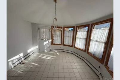 19 Carriage Road, Roslyn, NY 11576 - Photo 7