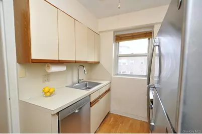 235 Garth Road #D5E, Scarsdale, NY 10583 - Photo 9