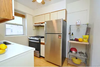 235 Garth Road #D5E, Scarsdale, NY 10583 - Photo 3