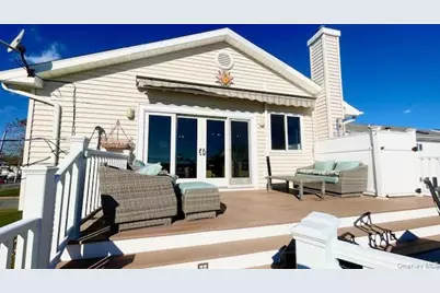 2905 Ocean Avenue, Seaford, NY 11783 - Photo 17