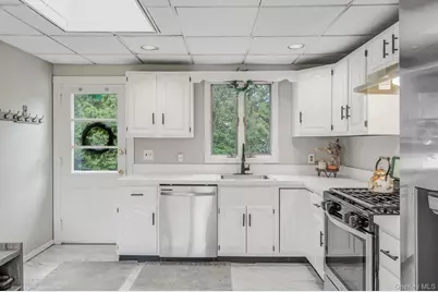 305 Terry Road, Smithtown, NY 11787 - Photo 15