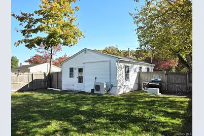 42 Oak Drive, Riverhead, NY 11901 - Photo 15