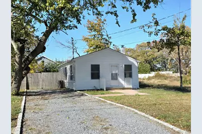 42 Oak Drive, Riverhead, NY 11901 - Photo 3