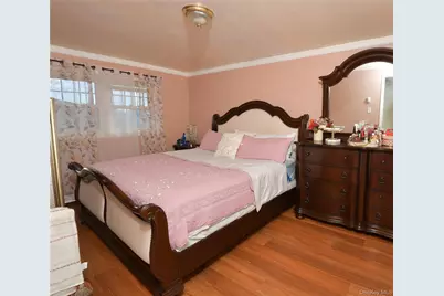 76 E Hollywood Avenue, Lindenhurst, NY 11757 - Photo 7