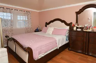 76 E Hollywood Ave, Lindenhurst, NY 11757 - Photo 7