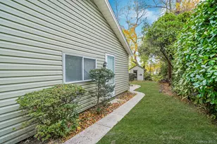 28 Glacier Dr, Smithtown, NY 11787 - Photo 33