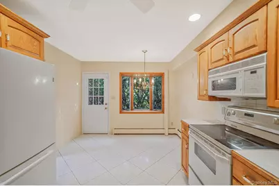 28 Glacier Drive, Smithtown, NY 11787 - Photo 9