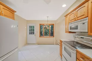 28 Glacier Dr, Smithtown, NY 11787 - Photo 9