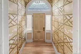 215 E 235th St, Bronx, NY 10470 - Photo 5