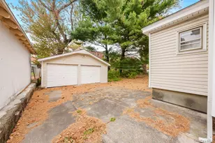 215 E 235th St, Bronx, NY 10470 - Photo 43