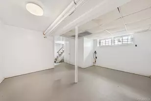 215 E 235th St, Bronx, NY 10470 - Photo 37