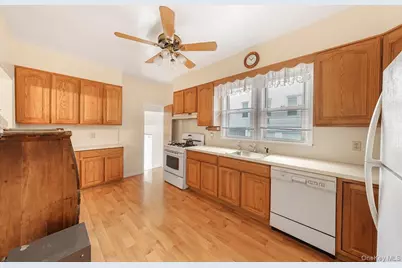 215 East 235th Street, Bronx, NY 10470 - Photo 9