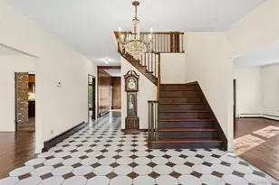 62 Sabine Rd, Oyster Bay, NY 11791 - Photo 5