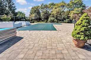 60 Herrels Cir, Melville, NY 11747 - Photo 39