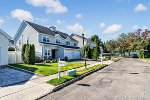 60 Herrels Cir, Melville, NY 11747 - Photo 5