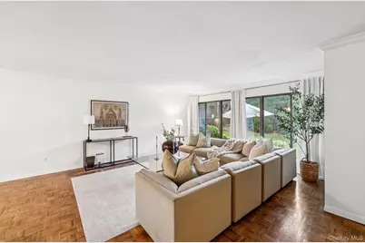 96 Acorn Ponds Drive, Roslyn, NY 11576 - Photo 5