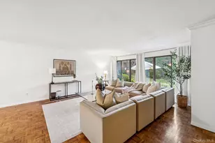 96 Acorn Ponds Dr, Roslyn, NY 11576 - Photo 5